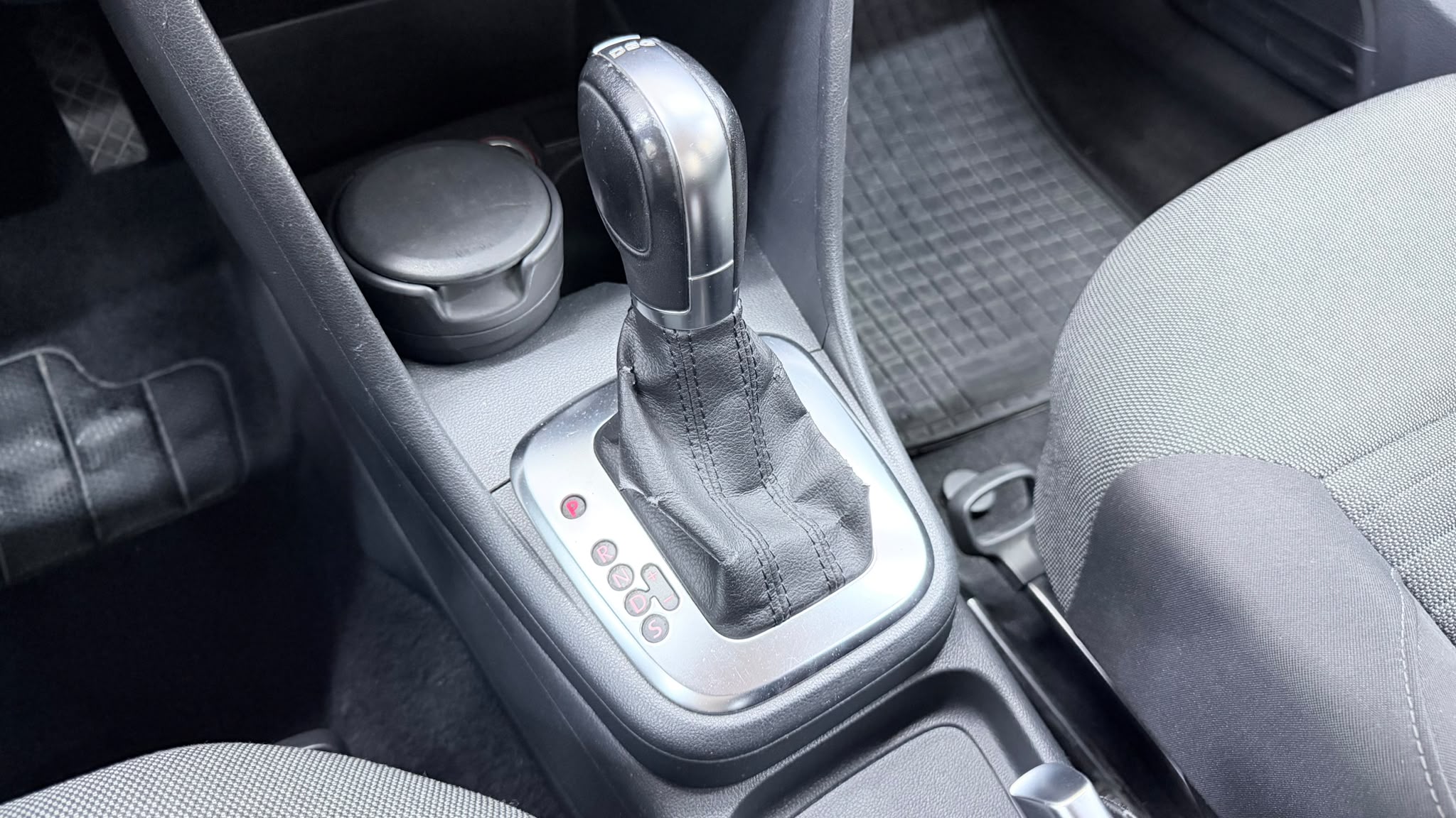 VOLKSWAGEN POLO 25